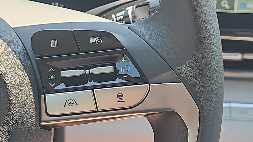 New 2026 Hyundai Elantra Limited FWD image 24