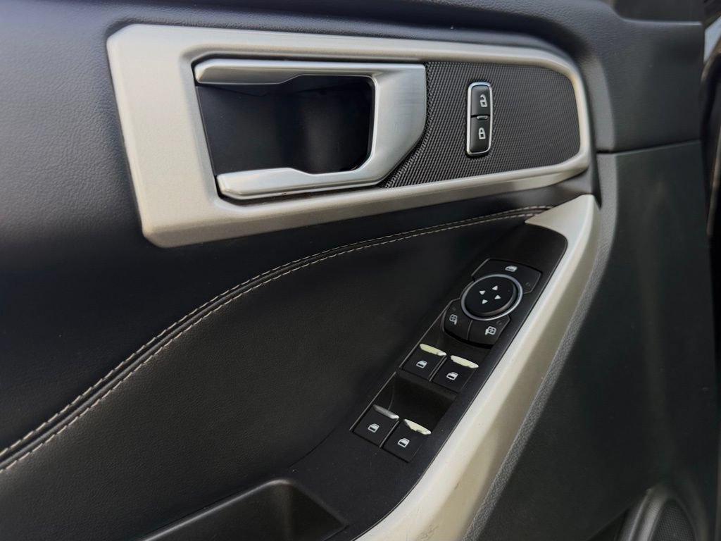 Certified 2022 Ford Explorer XLT RWD image 18