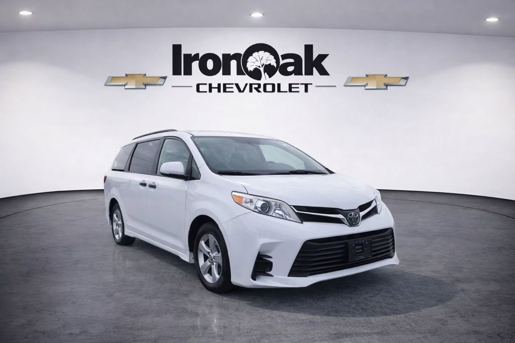 Used 2020 Toyota Sienna L image 1