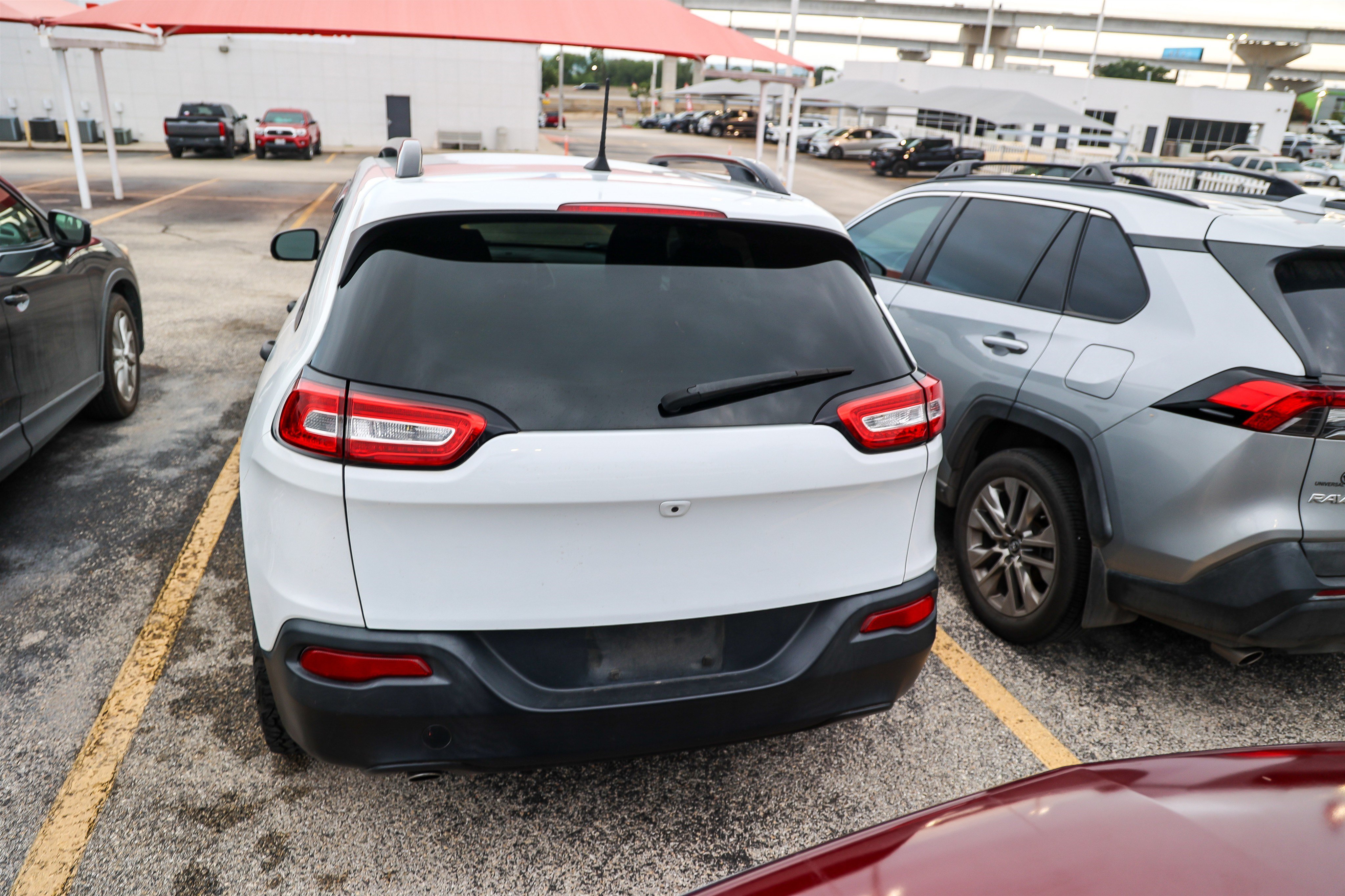 Used 2017 Jeep Cherokee Sport FWD image 10