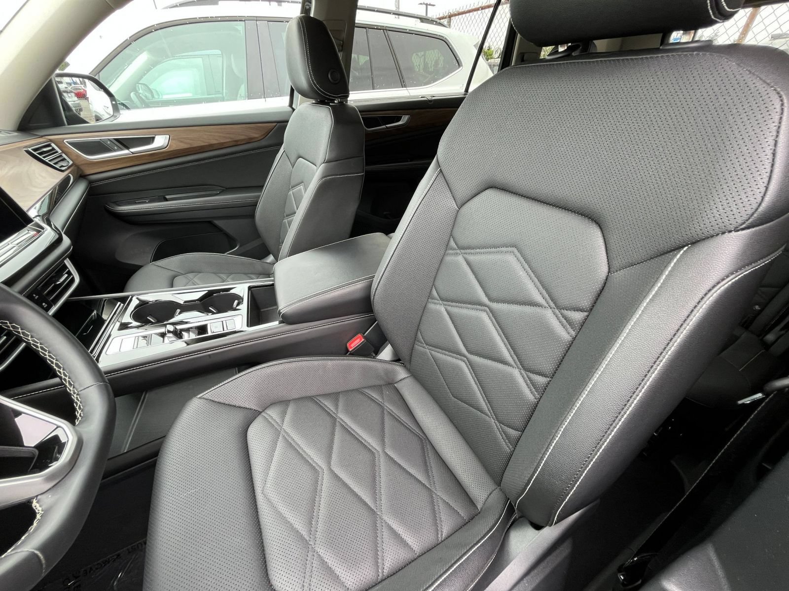 Used 2026 Volkswagen Atlas SE FWD image 39