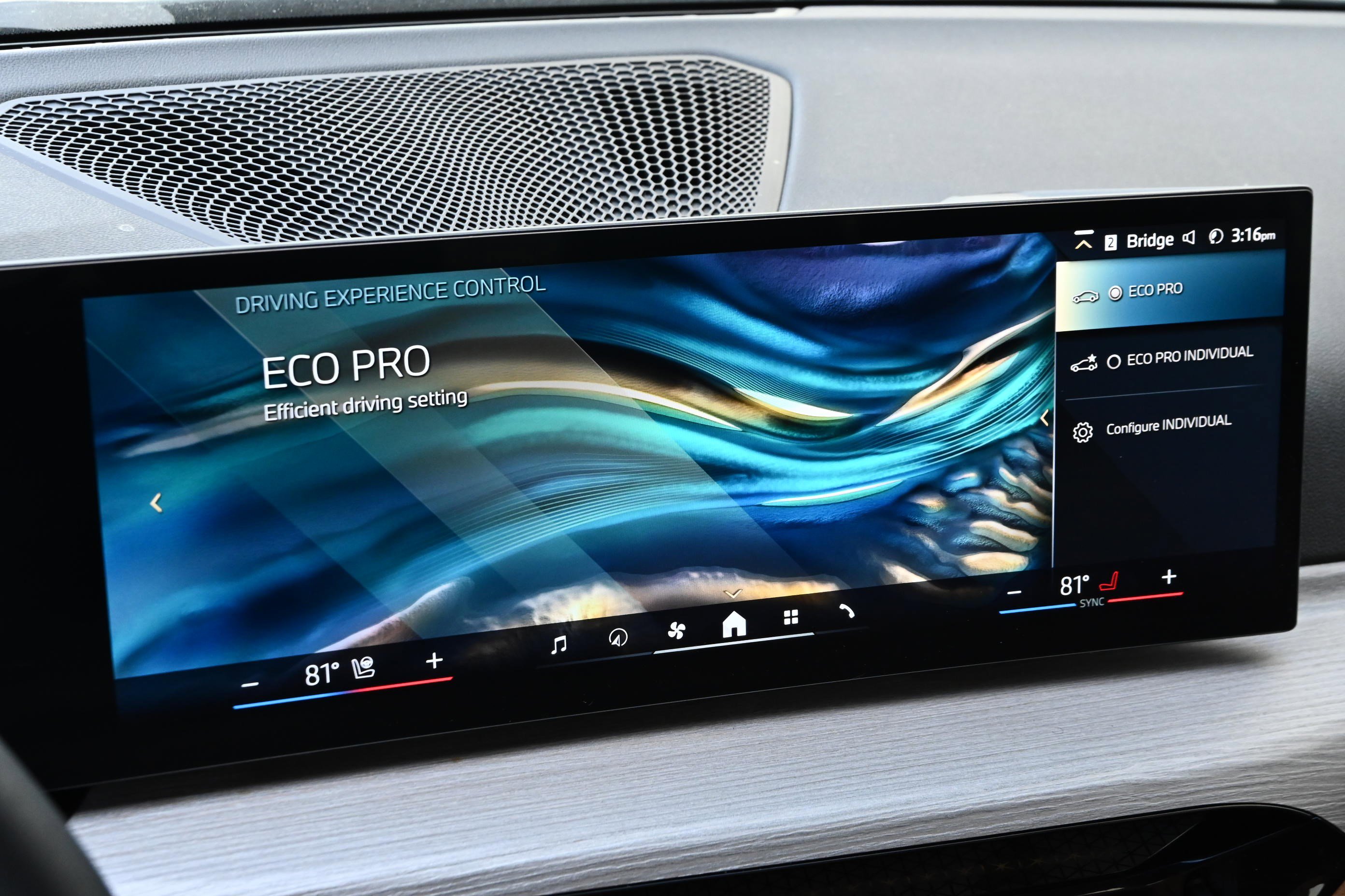 Certified 2025 BMW 330i Sedan image 32