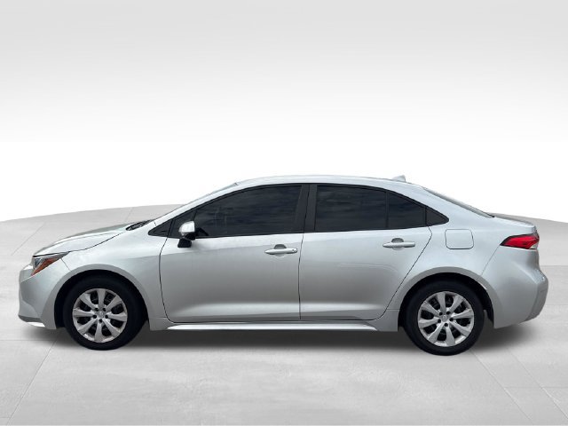Used 2020 Toyota Corolla LE FWD image 2
