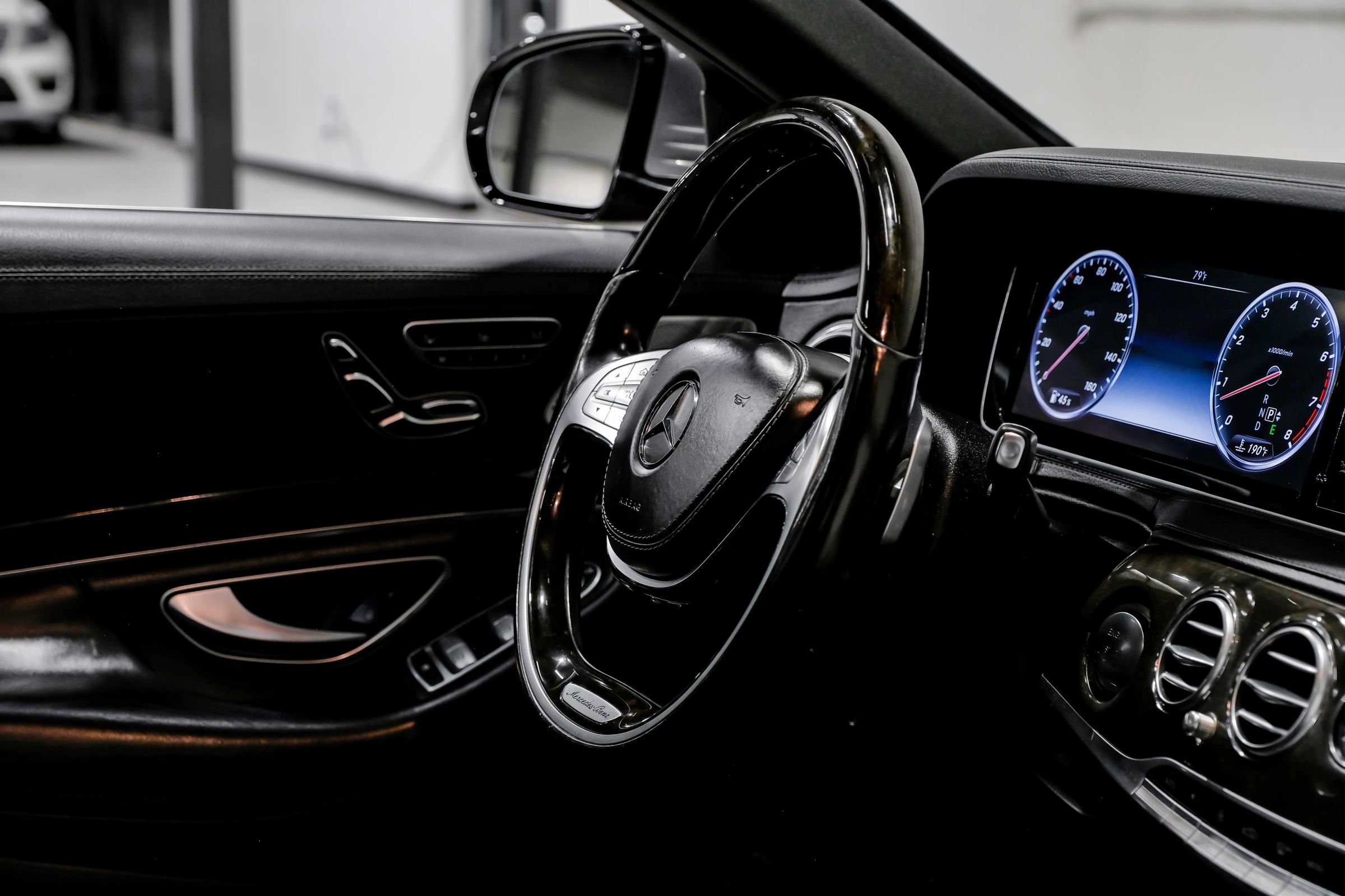 Used 2015 Mercedes-Benz S 550 Sedan w/ Sport Package w/ Sport Package image 18