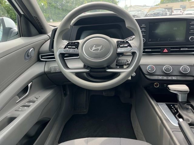 Used 2024 Hyundai Elantra SE image 13
