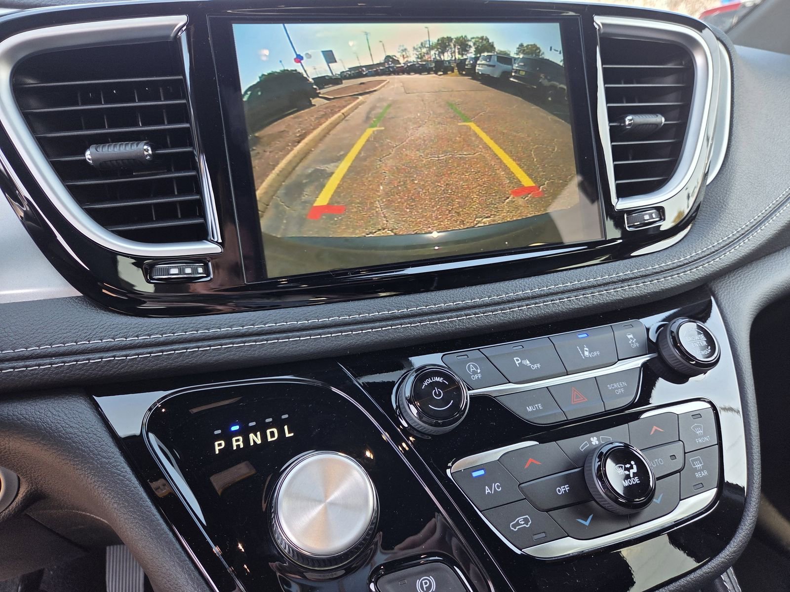 New 2026 Chrysler Pacifica Limited w/ Uconnect Theater Family Group image 9