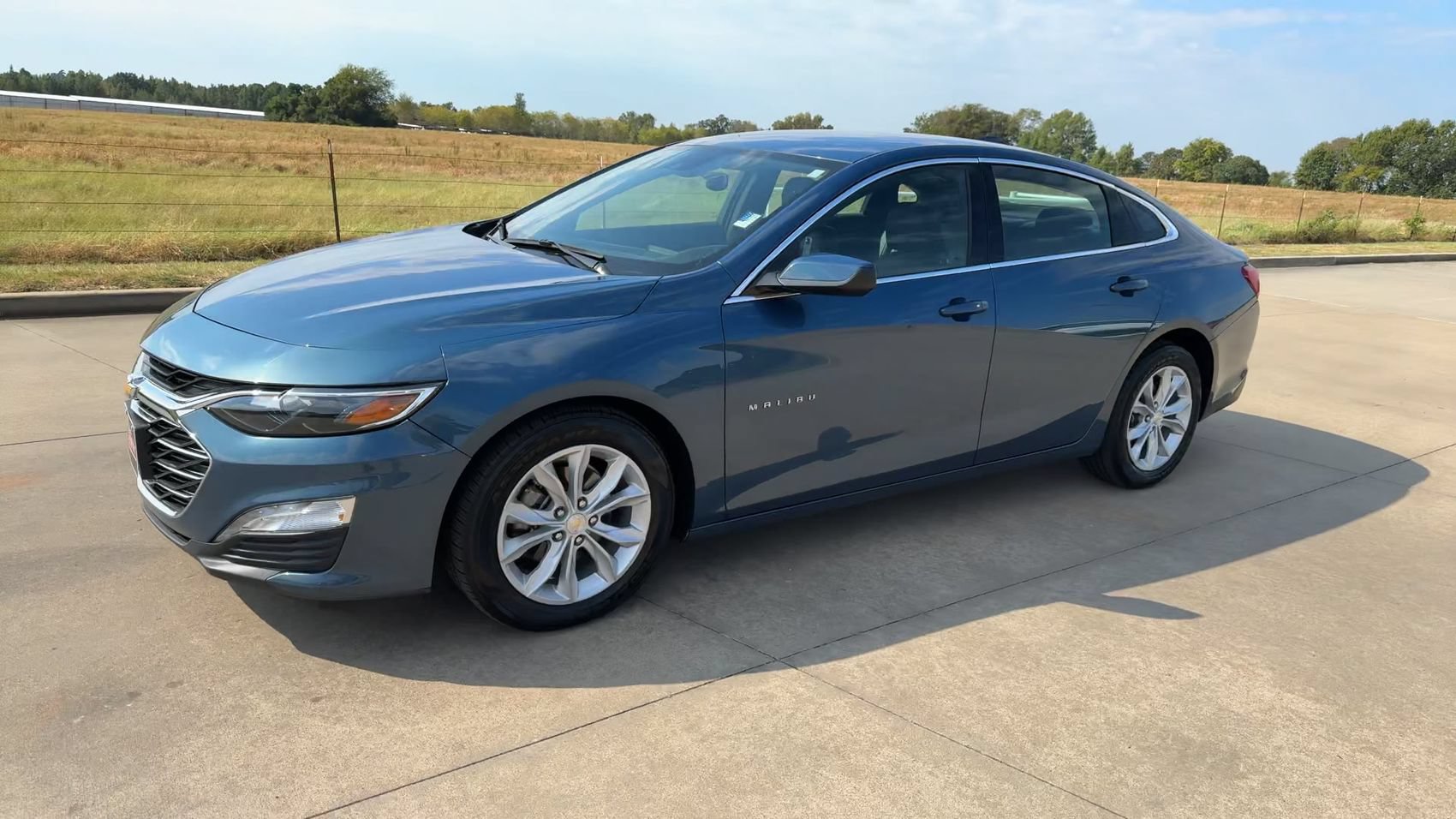 Used 2025 Chevrolet Malibu LT FWD image 5