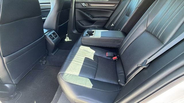 Used 2018 Honda Accord Touring image 16