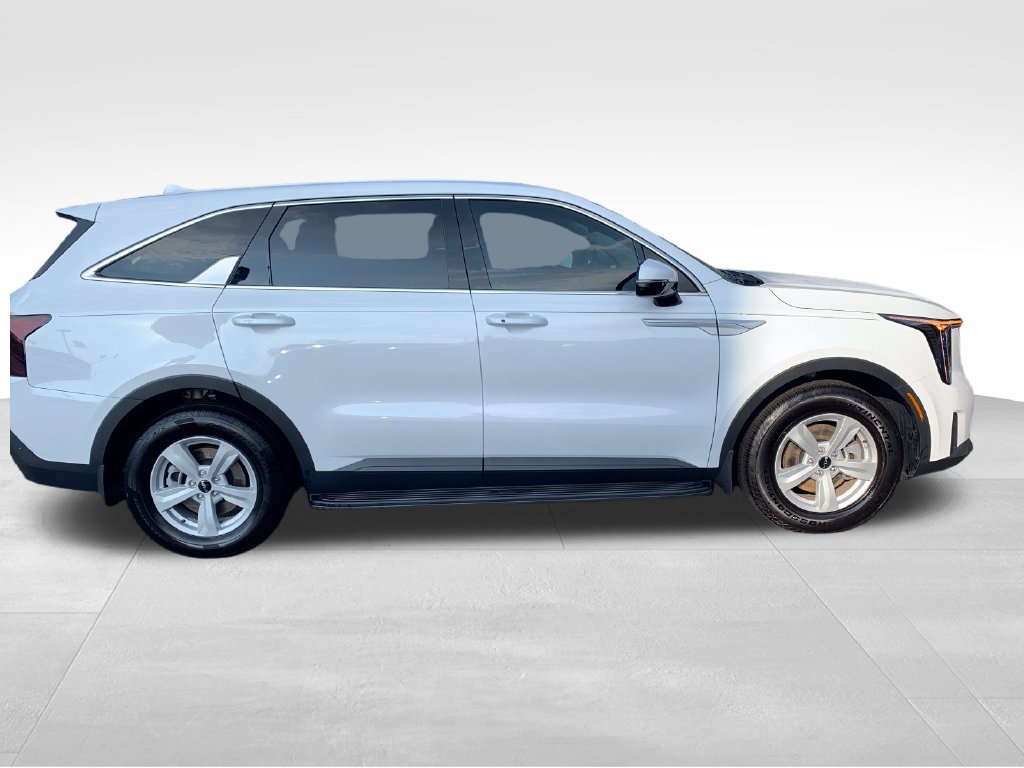 Used 2025 Kia Sorento LX FWD image 6