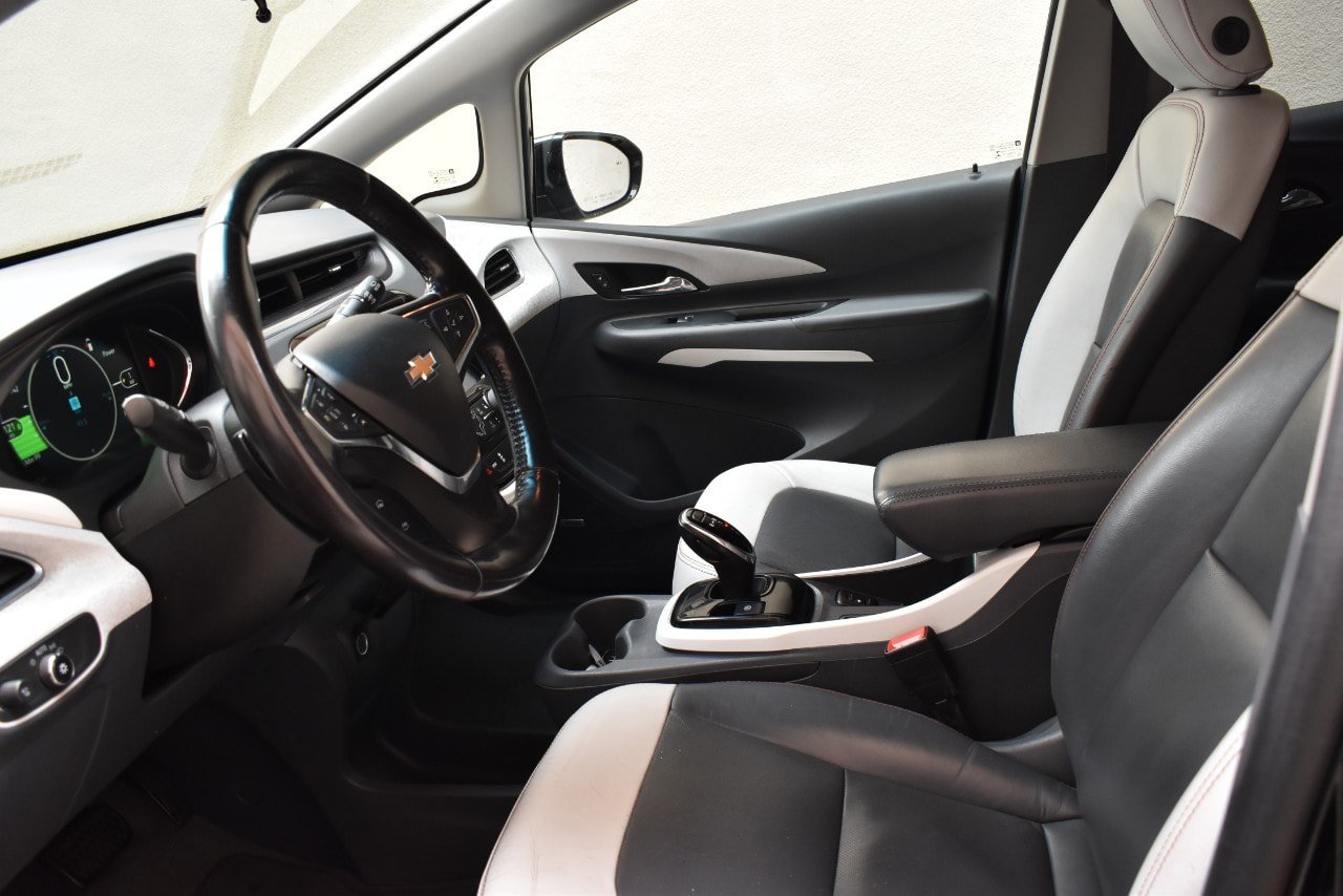 Used 2020 Chevrolet Bolt Premier w/ Infotainment Package FWD image 15