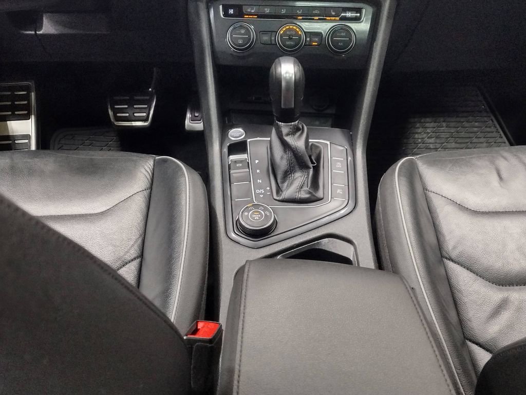 Used 2020 Volkswagen Tiguan SEL Premium R-Line image 43