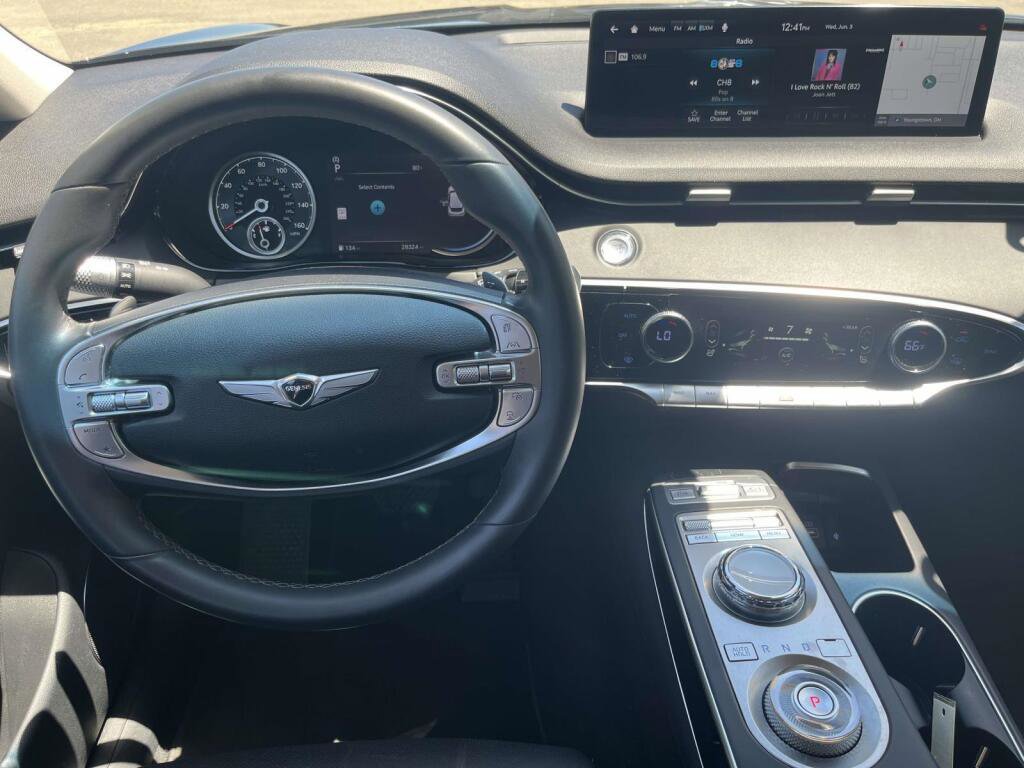 Used 2025 Genesis GV70 2.5T AWD/4WD image 2