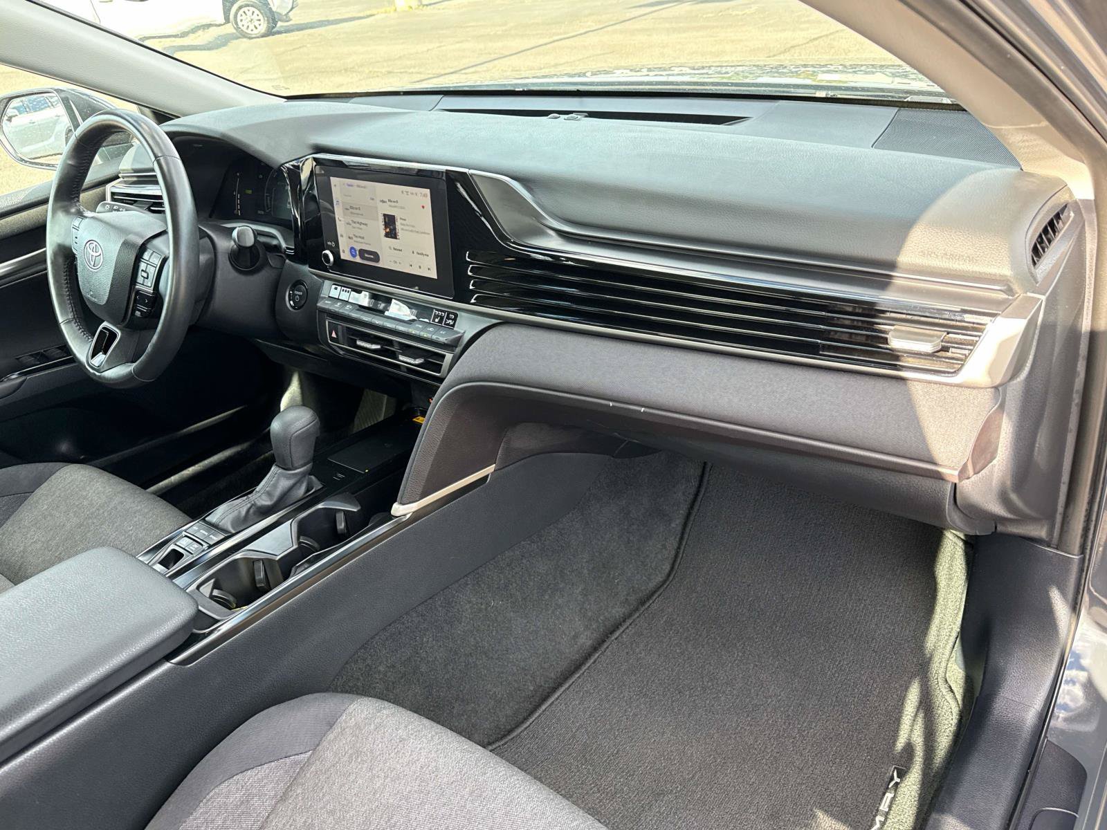 Used 2025 Toyota Camry XLE AWD/4WD image 18