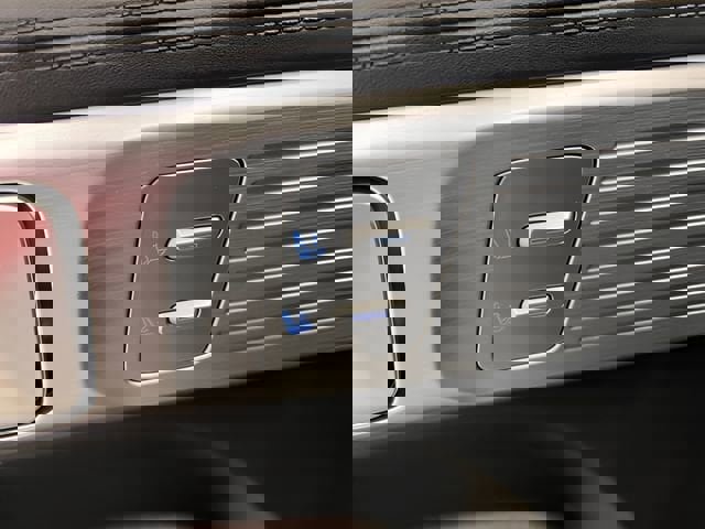 Used 2024 Hyundai Santa Fe Limited image 16