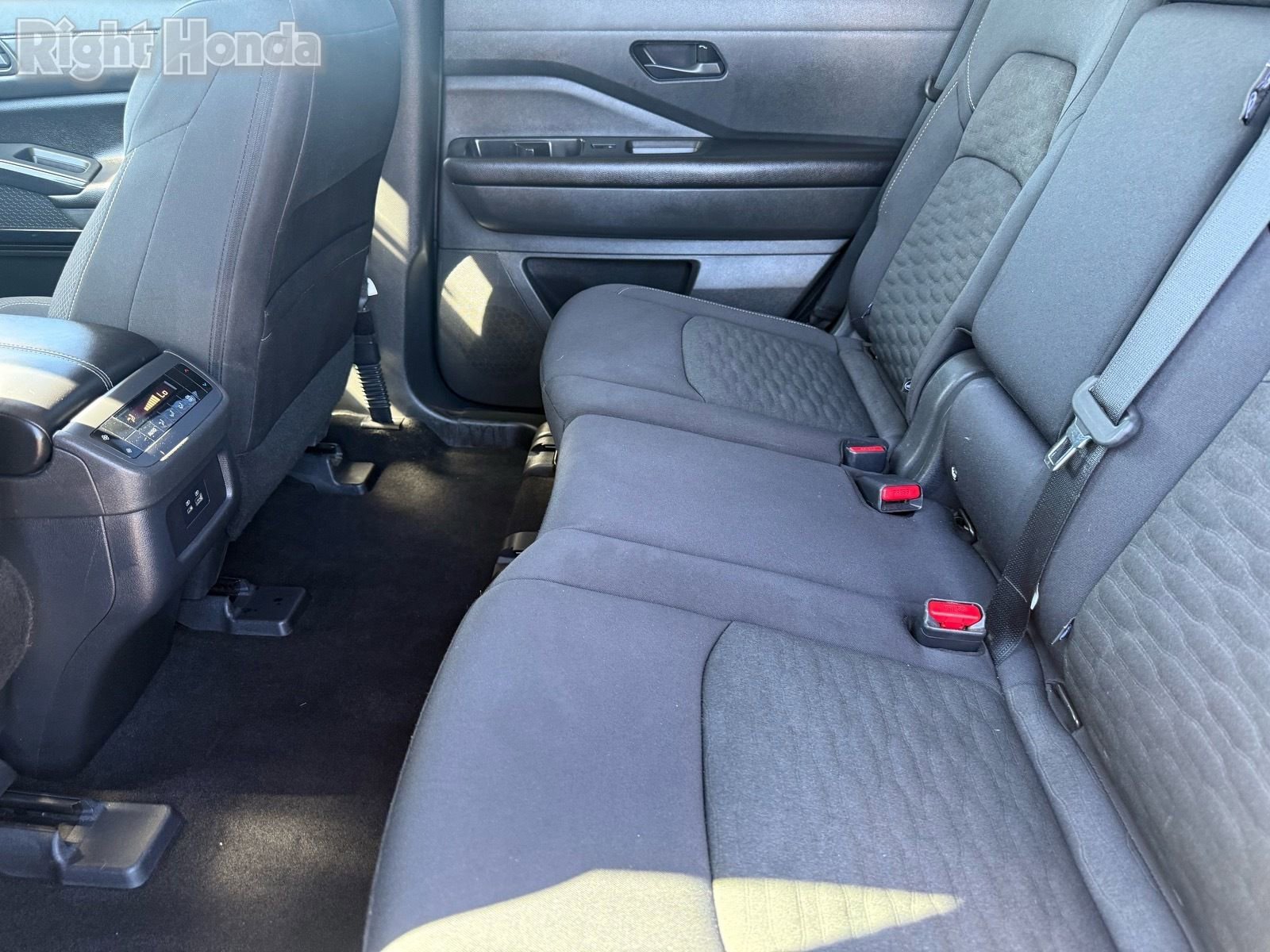 Used 2024 Nissan Pathfinder SV image 27