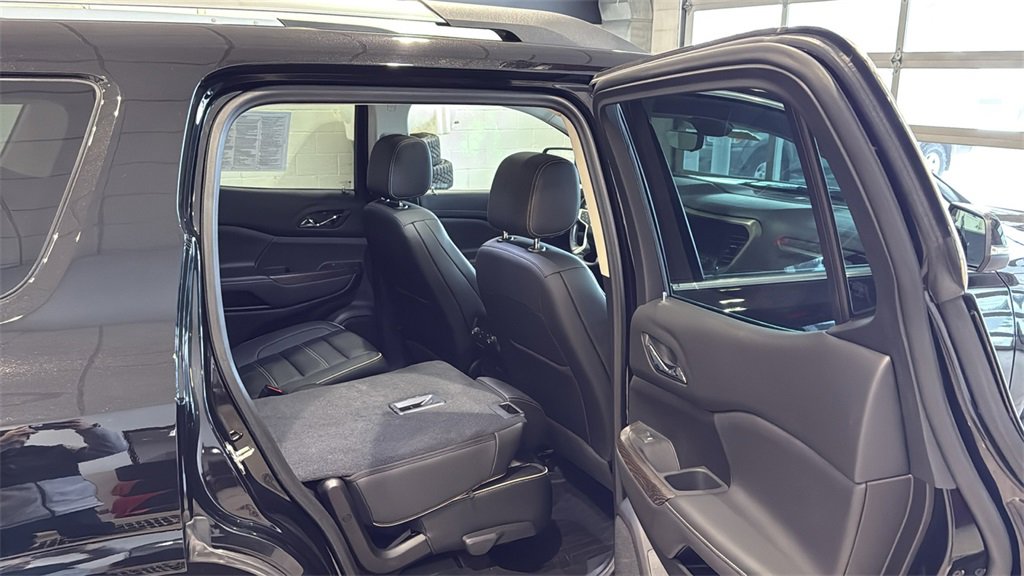 Used 2023 GMC Acadia Denali w/ Black Diamond Edition image 15