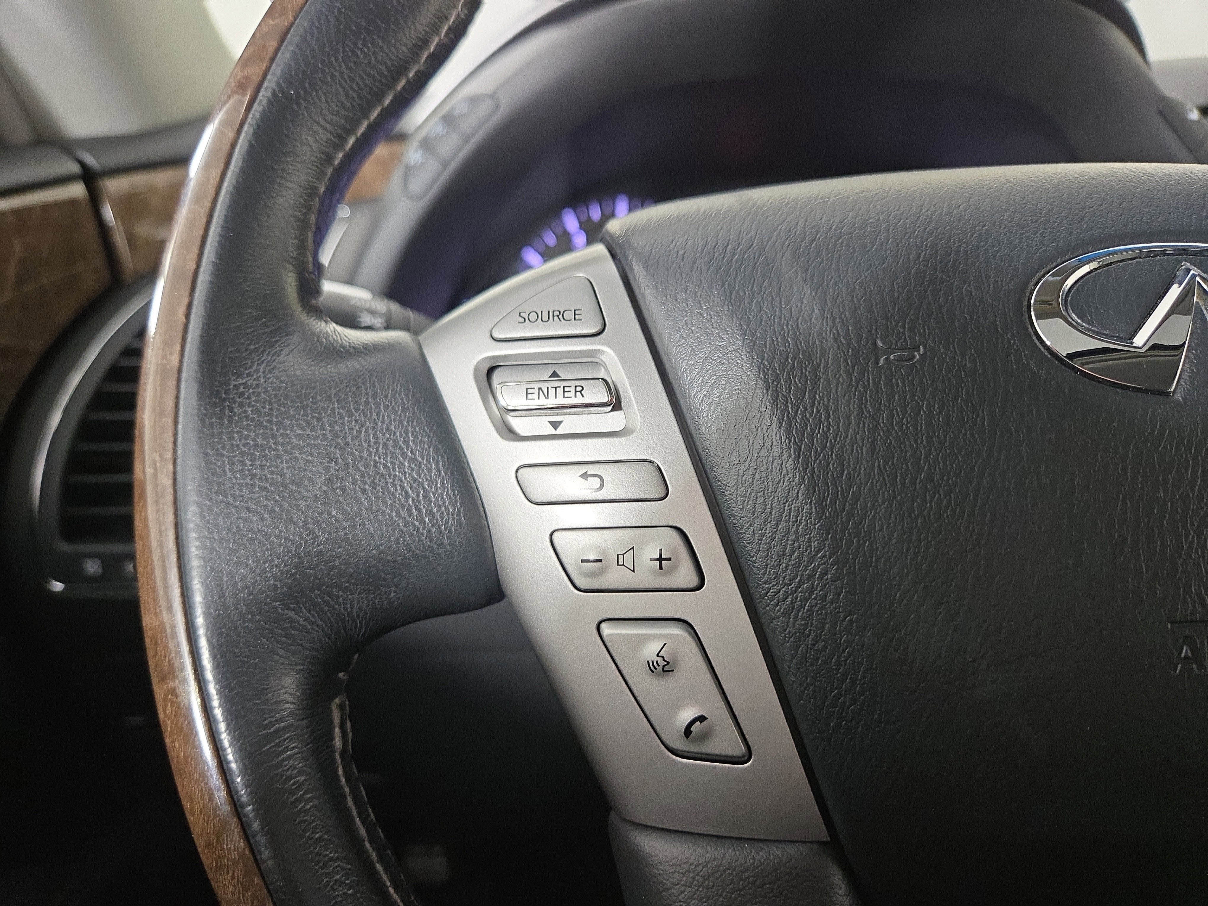 Used 2017 INFINITI QX80 4WD w/ Driver Assistance Package image 16