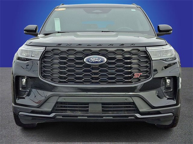 Used 2025 Ford Explorer ST image 2