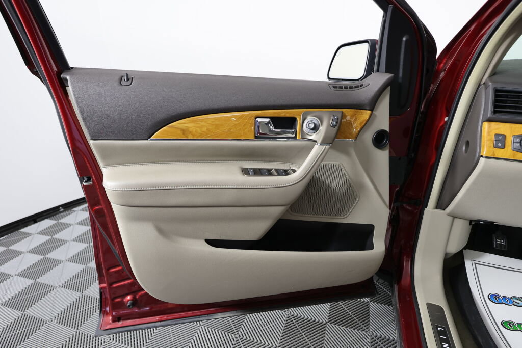 Used 2014 Lincoln MKX AWD w/ Equipment Group 102A image 12