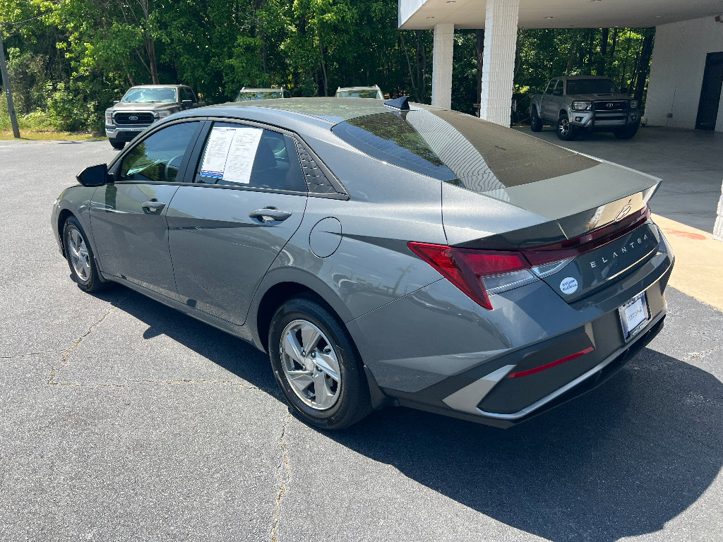 Used 2026 Hyundai Elantra SE image 4