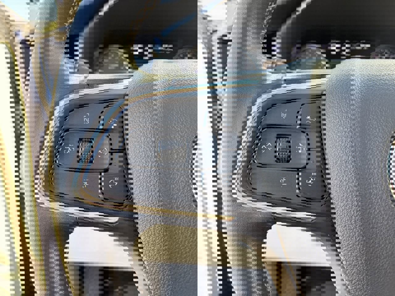 Used 2023 Buick Envision Avenir FWD image 21