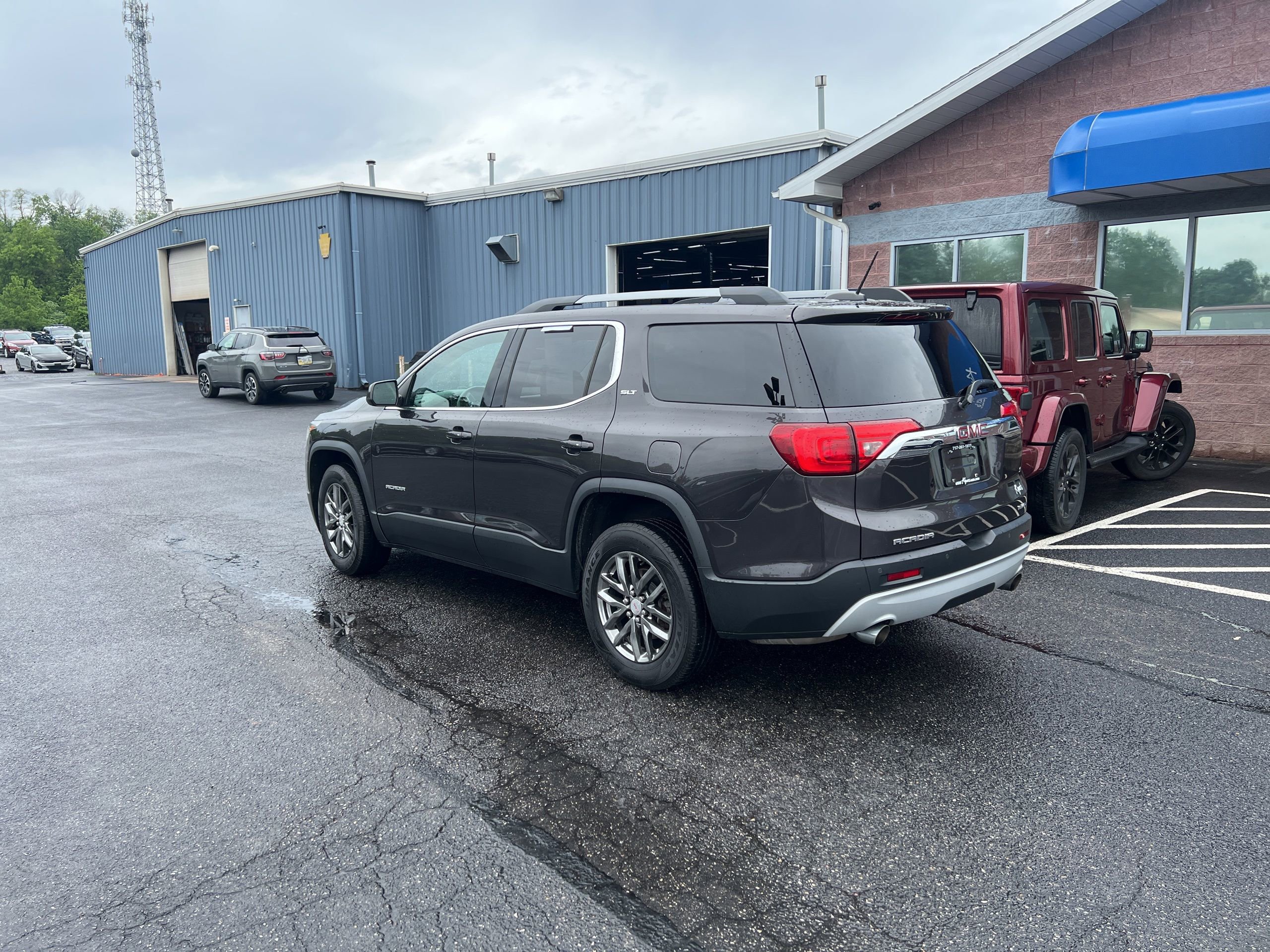 Used 2018 GMC Acadia SLT AWD/4WD image 4