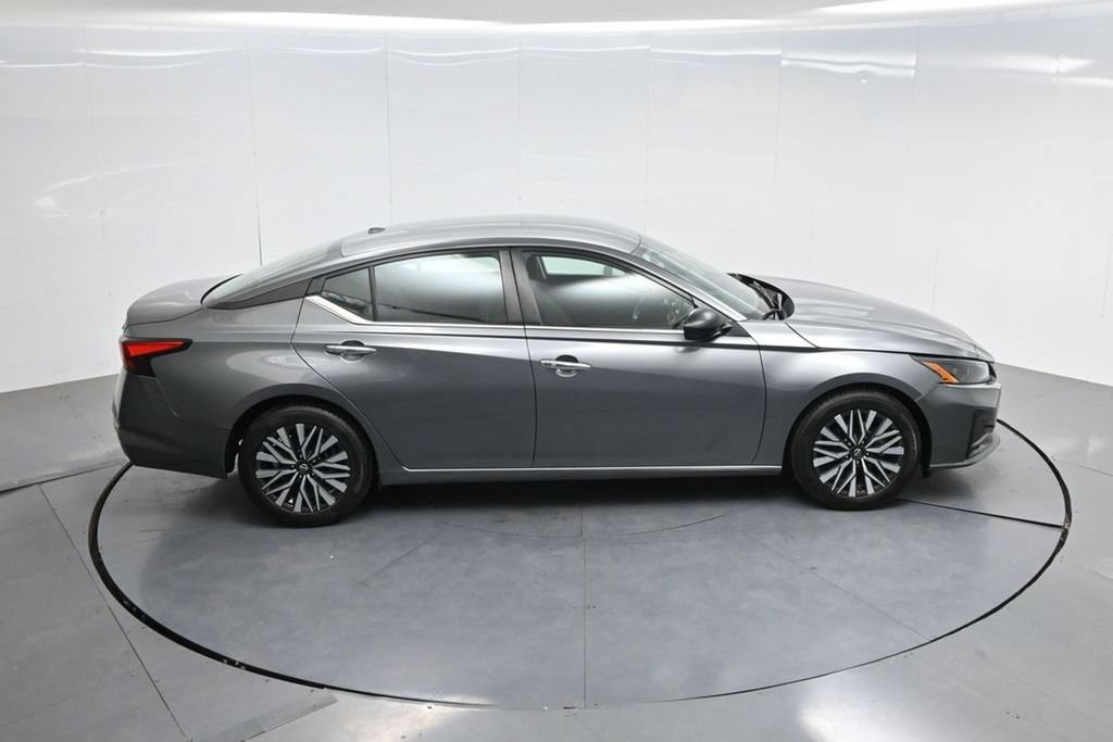 Used 2024 Nissan Altima 2.5 SV FWD image 64