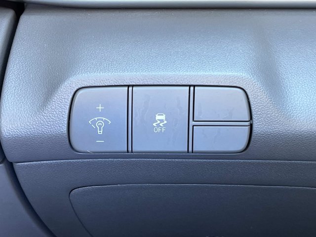 Certified 2025 Hyundai Elantra SEL FWD image 35