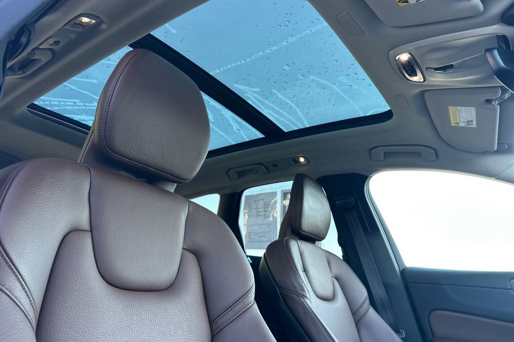 Used 2019 Volvo XC60 T5 Momentum w/ Premium Package image 17