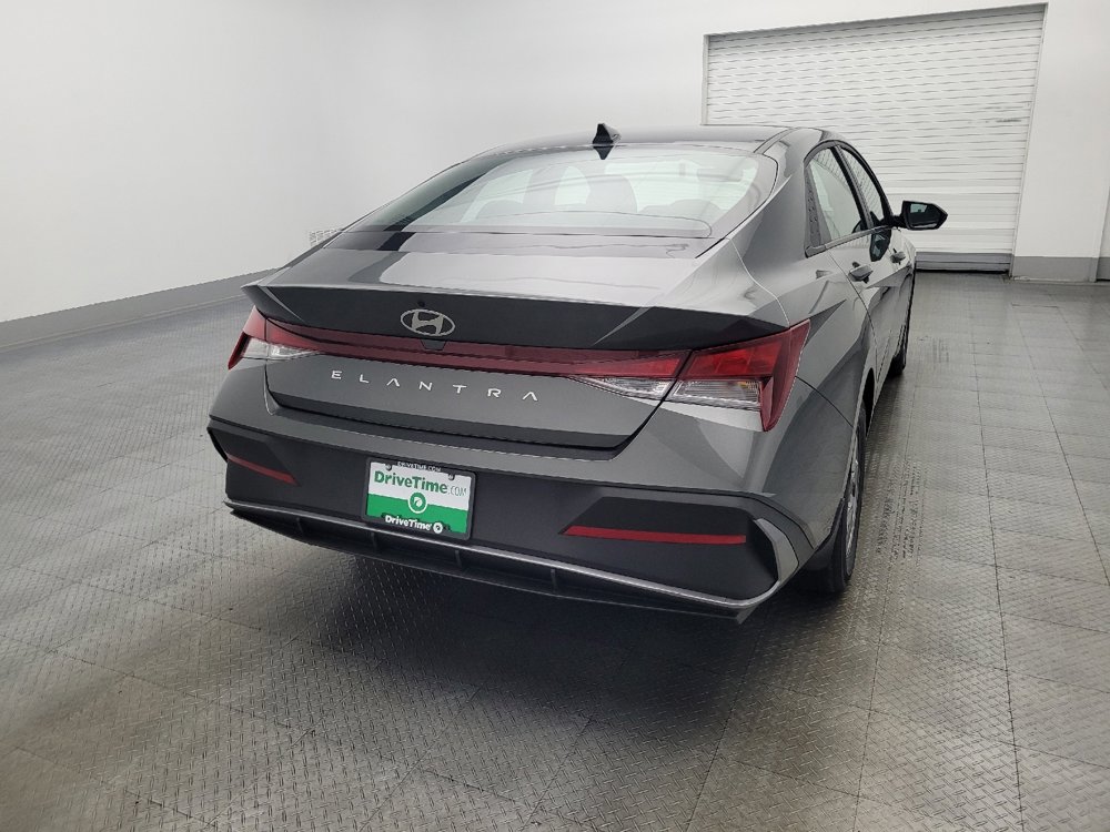 Used 2025 Hyundai Elantra SE image 7