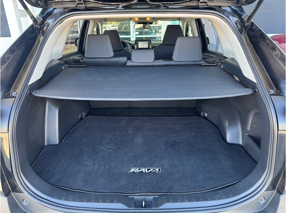 Used 2019 Toyota RAV4 LE w/ Carpet Mat Package AWD/4WD image 26