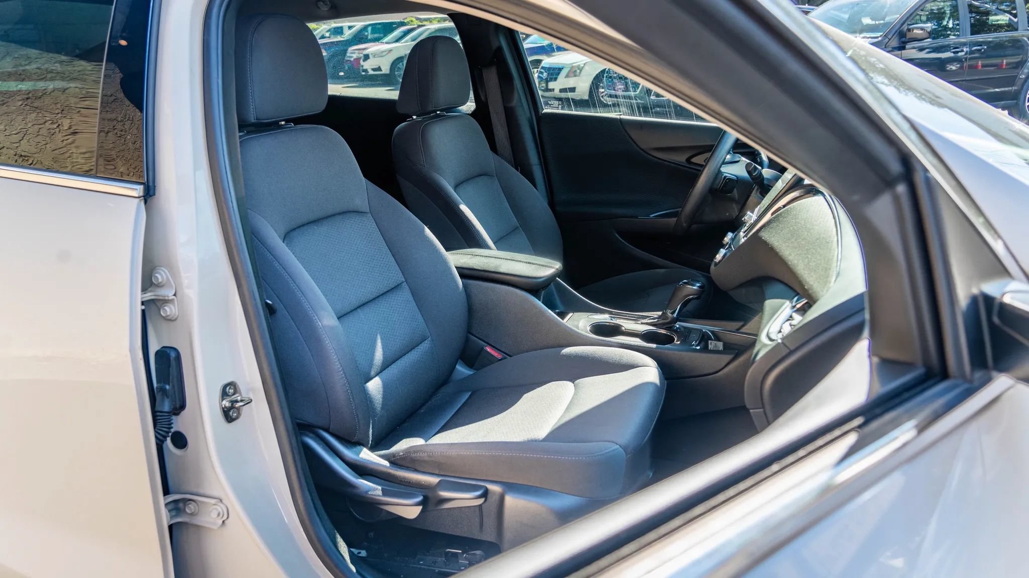 Used 2020 Chevrolet Malibu LT FWD image 15