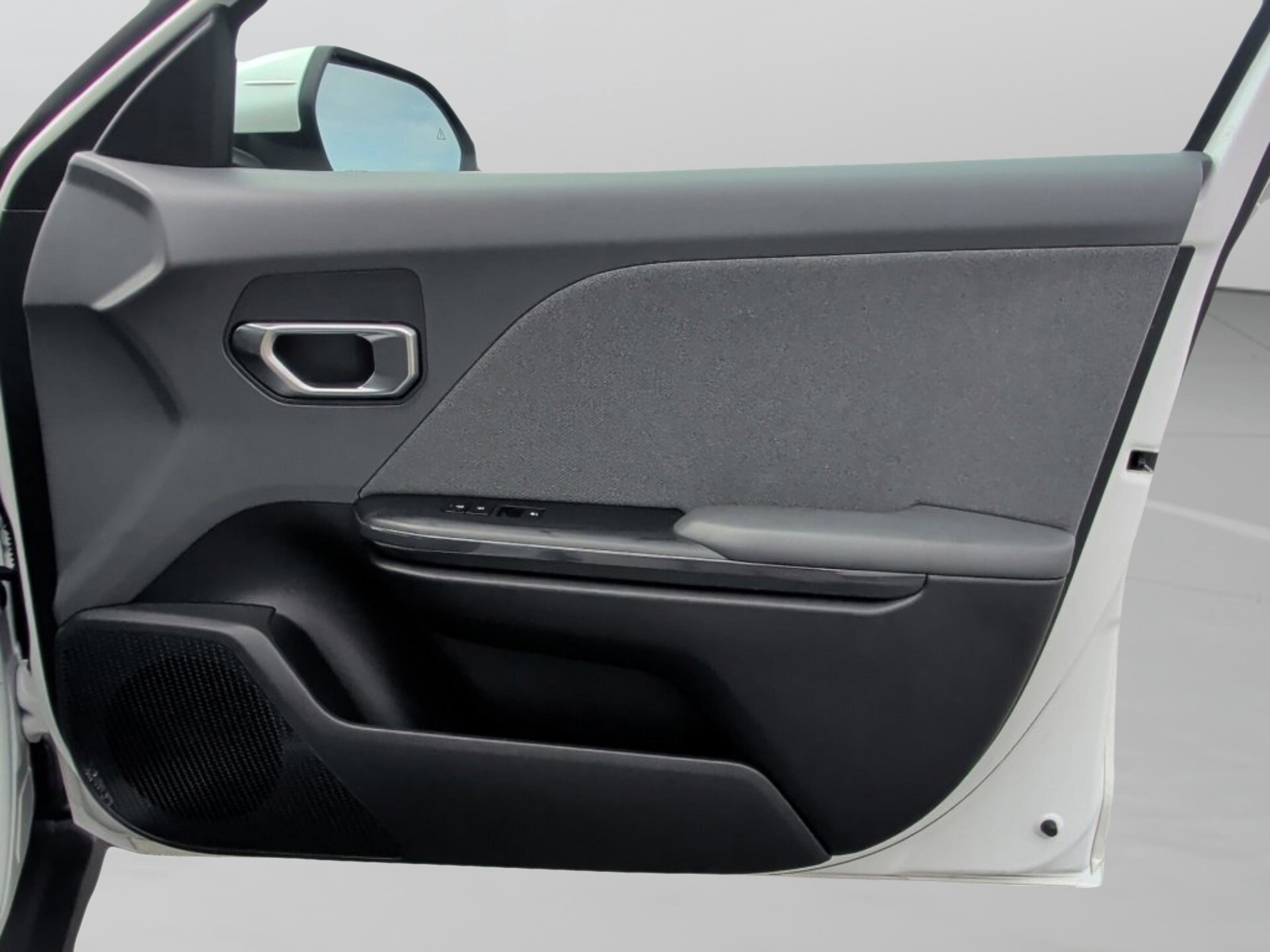 Used 2025 Kia K4 EX image 31