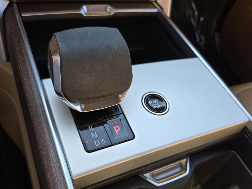 Used 2024 Land Rover Range Rover Long Wheelbase SE image 22