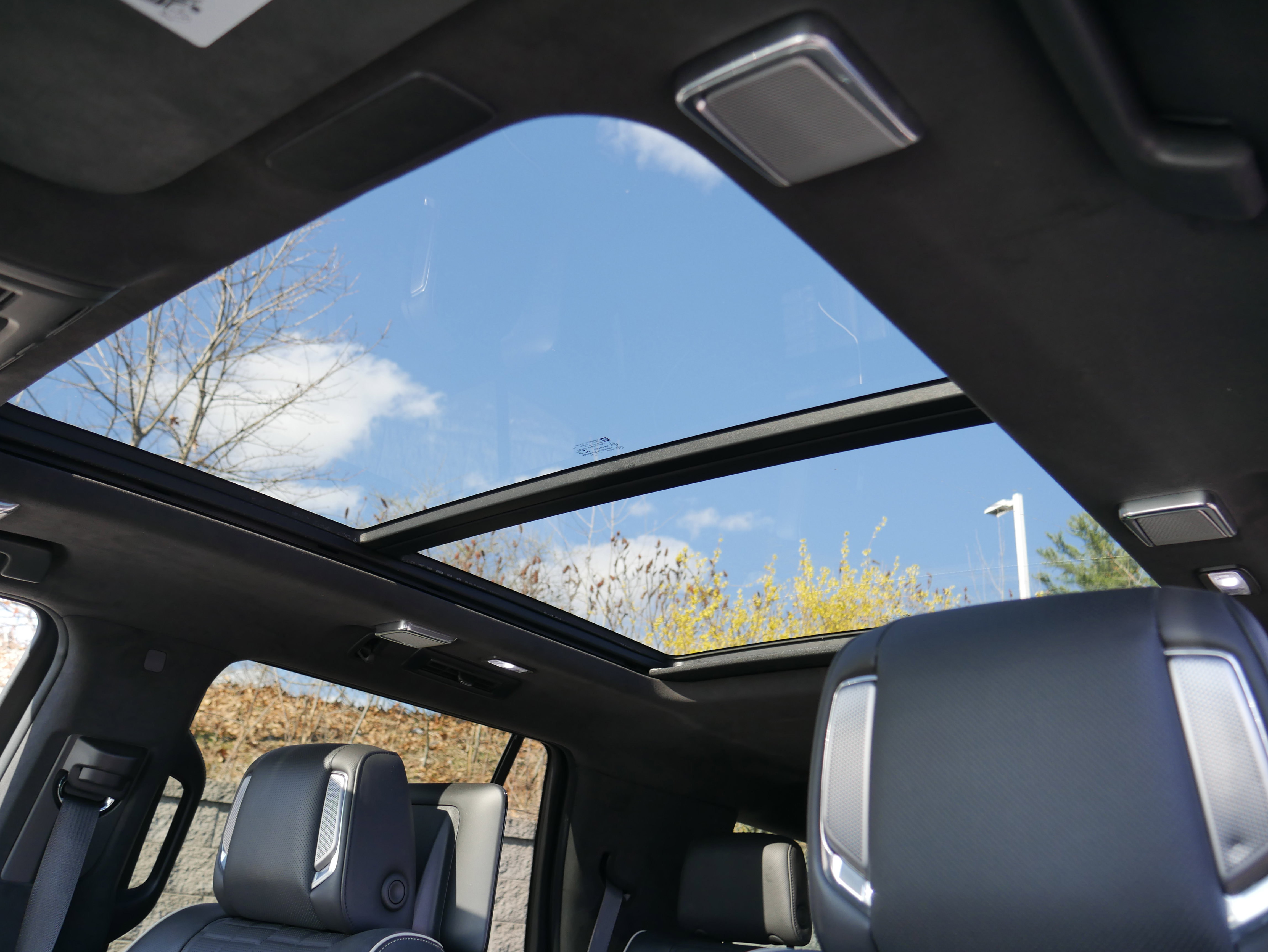 Used 2021 Cadillac Escalade Premium Luxury Platinum w/ Heavy-Duty Trailer Package image 23