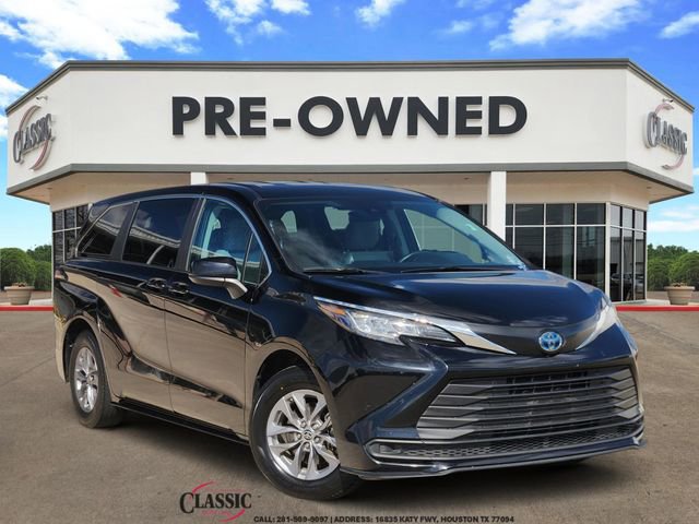 Used 2022 Toyota Sienna LE FWD image 1