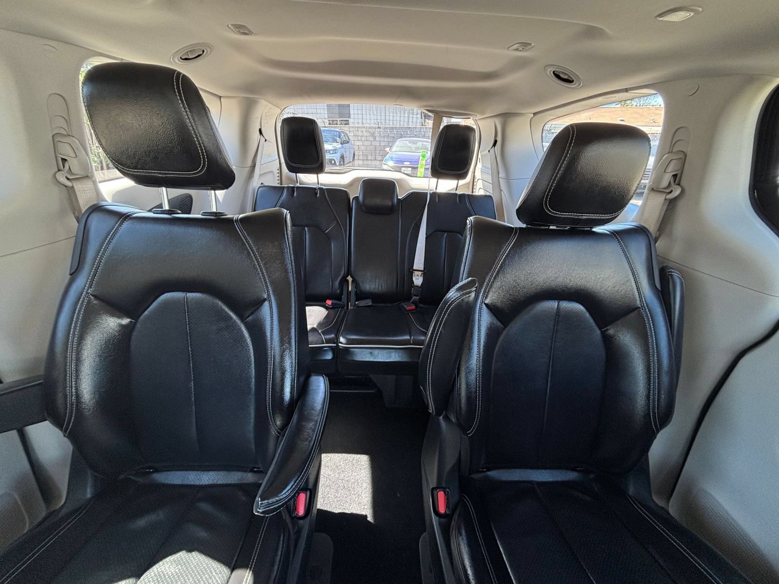 Used 2023 Chrysler Pacifica Limited FWD image 42