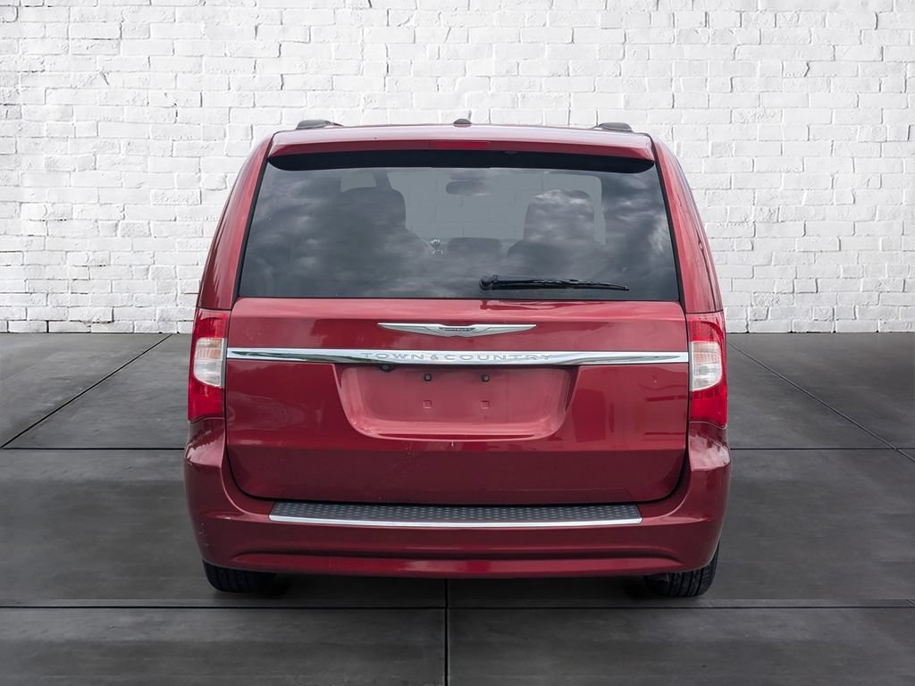Used 2014 Chrysler Town & Country Touring w/ Driver Convenience Group FWD image 6