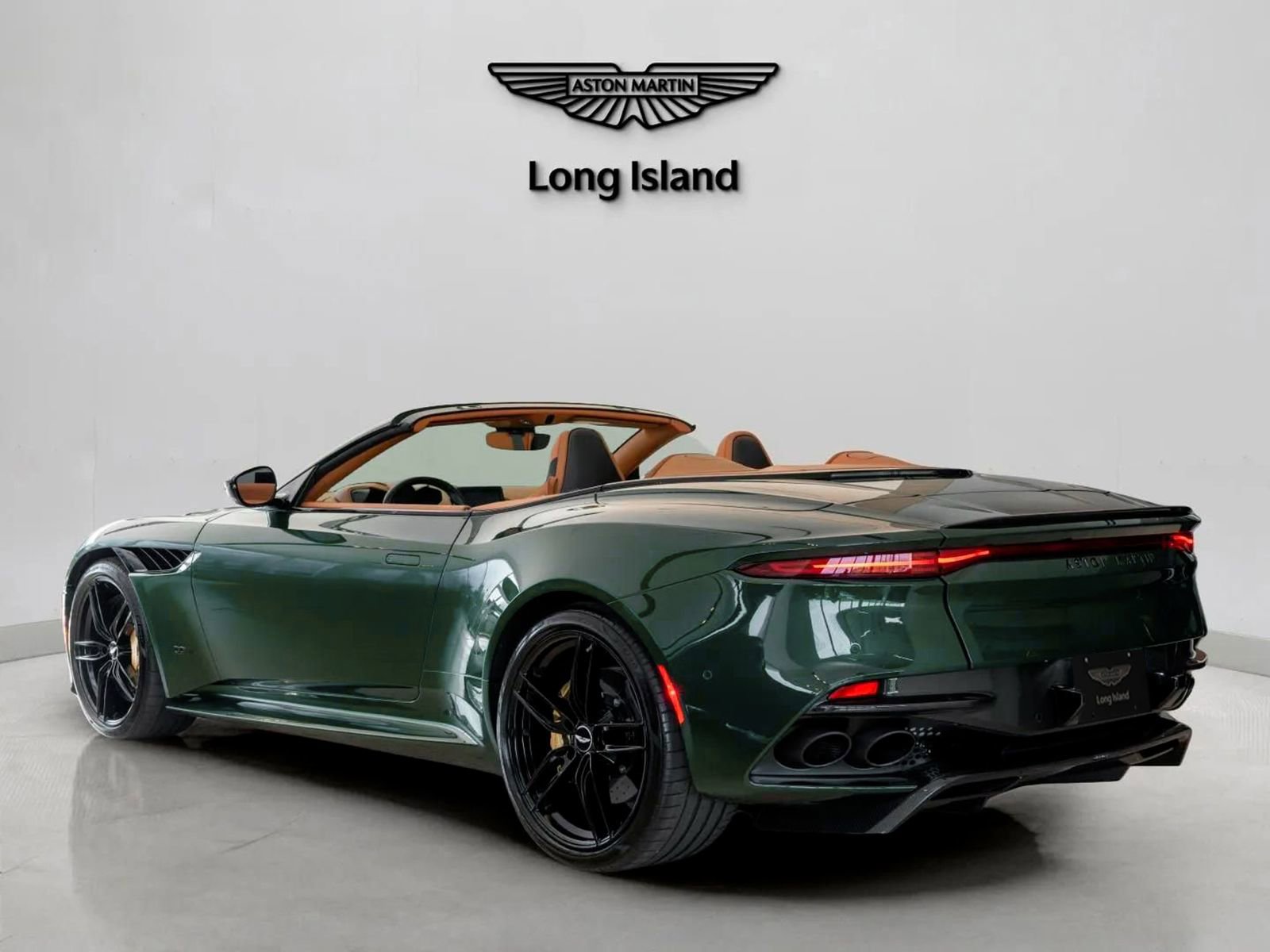 Used 2021 Aston Martin DBS Superleggera Volante image 7