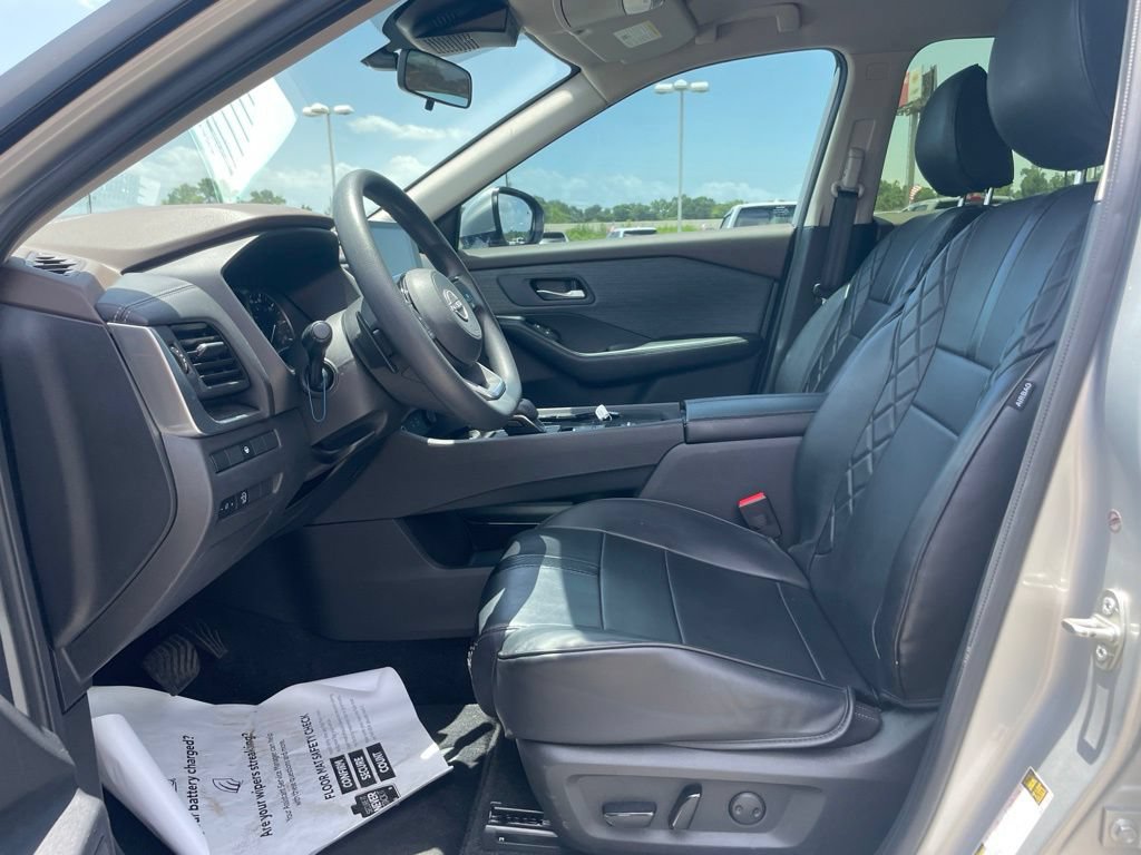 Used 2023 Nissan Rogue SV FWD image 12