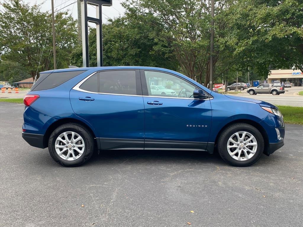 Used 2020 Chevrolet Equinox LT w/ Driver Convenience Package image 2