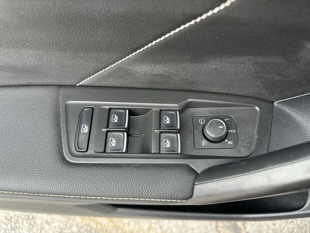 Used 2022 Volkswagen Tiguan SEL R-Line AWD/4WD image 15