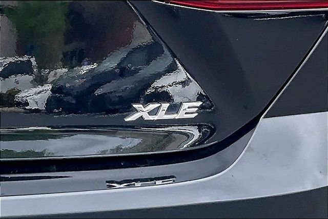 Used 2025 Toyota Camry XLE AWD/4WD image 8