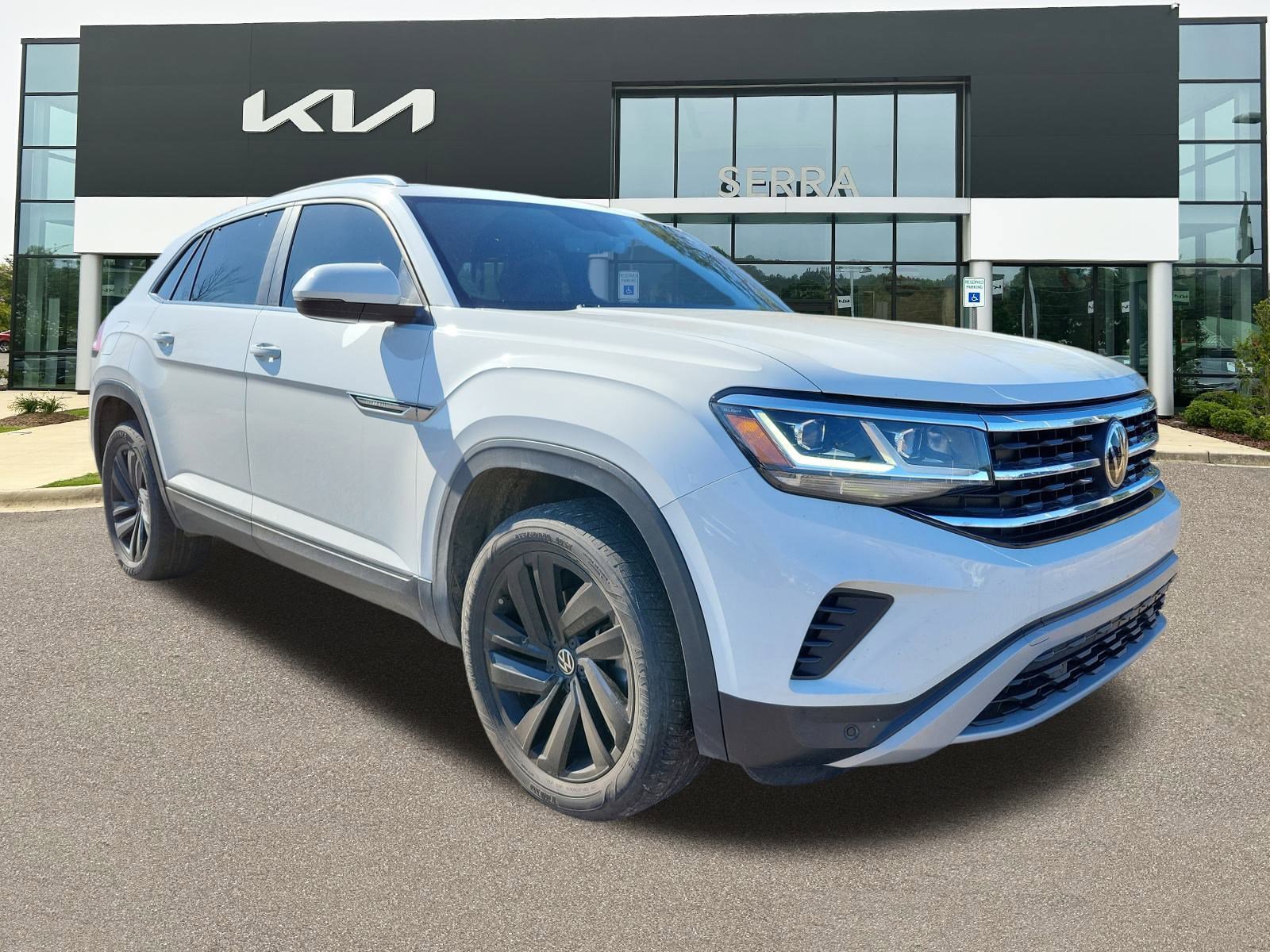 Used 2023 Volkswagen Atlas Cross Sport SE w/ Black Wheel Package image 1