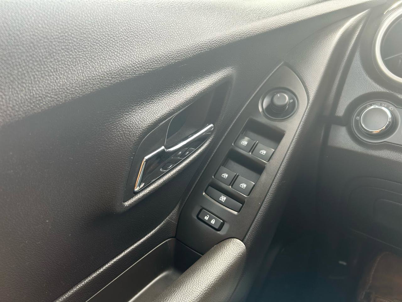 Used 2015 Chevrolet Trax LS FWD image 26