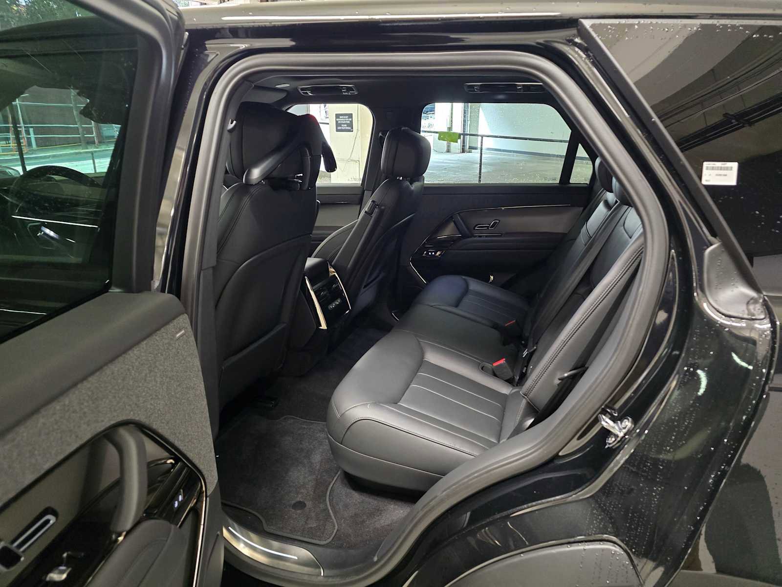 Used 2025 Land Rover Range Rover Sport SE image 19