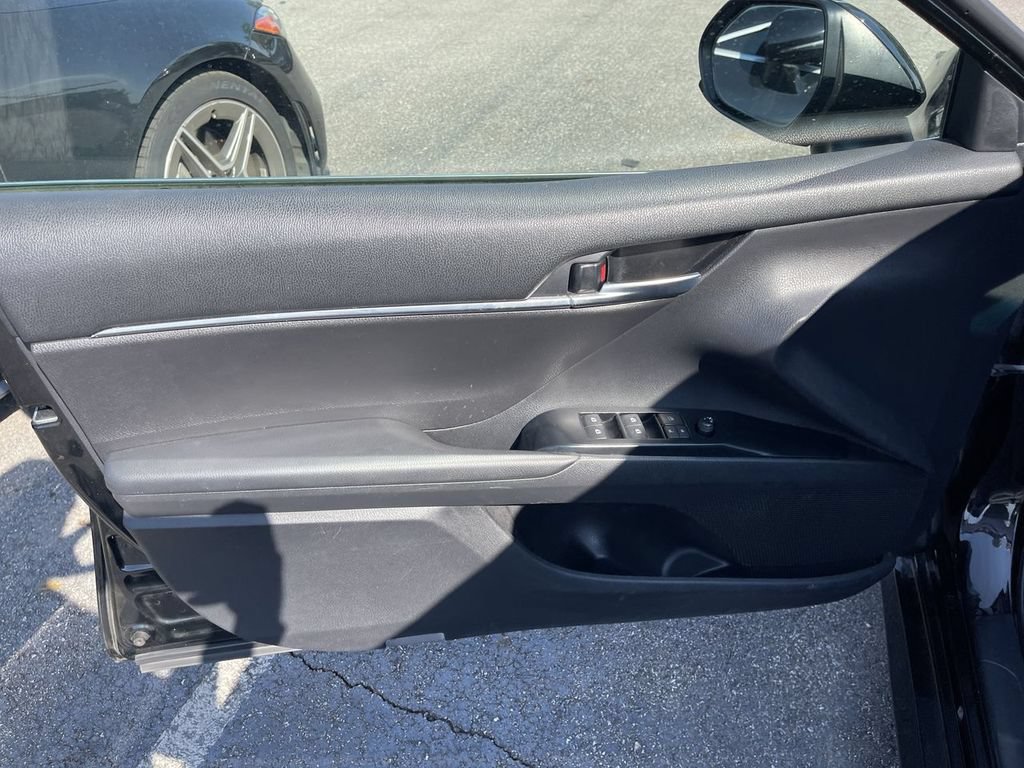 Used 2019 Toyota Camry LE FWD image 3