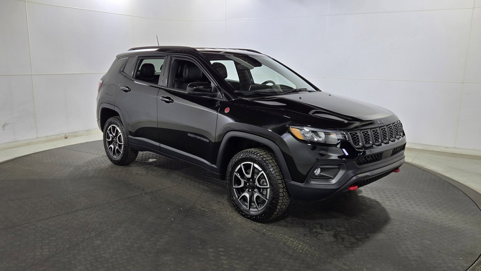 Used 2024 Jeep Compass Trailhawk image 1