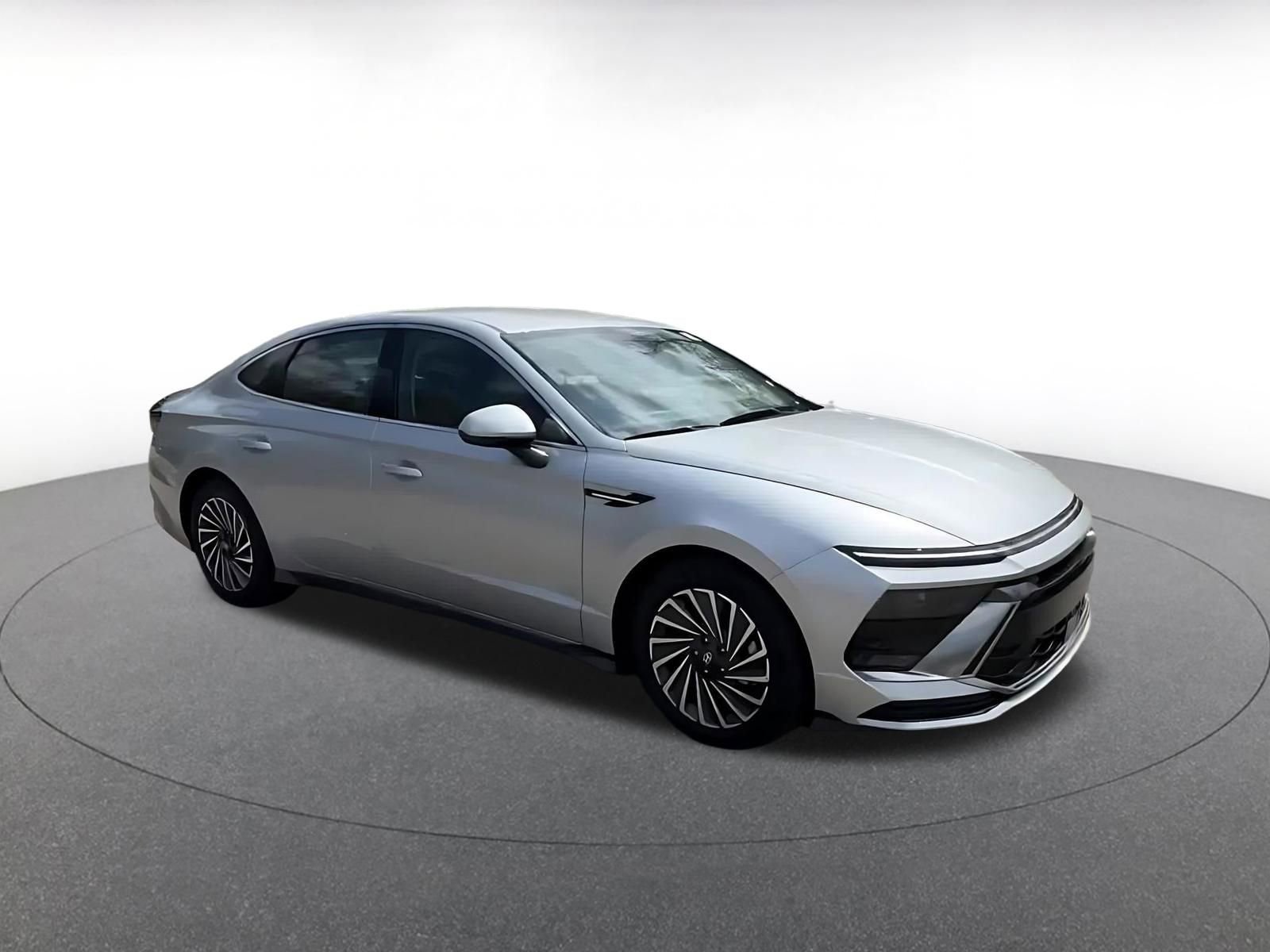 Used 2025 Hyundai Sonata SEL FWD image 2