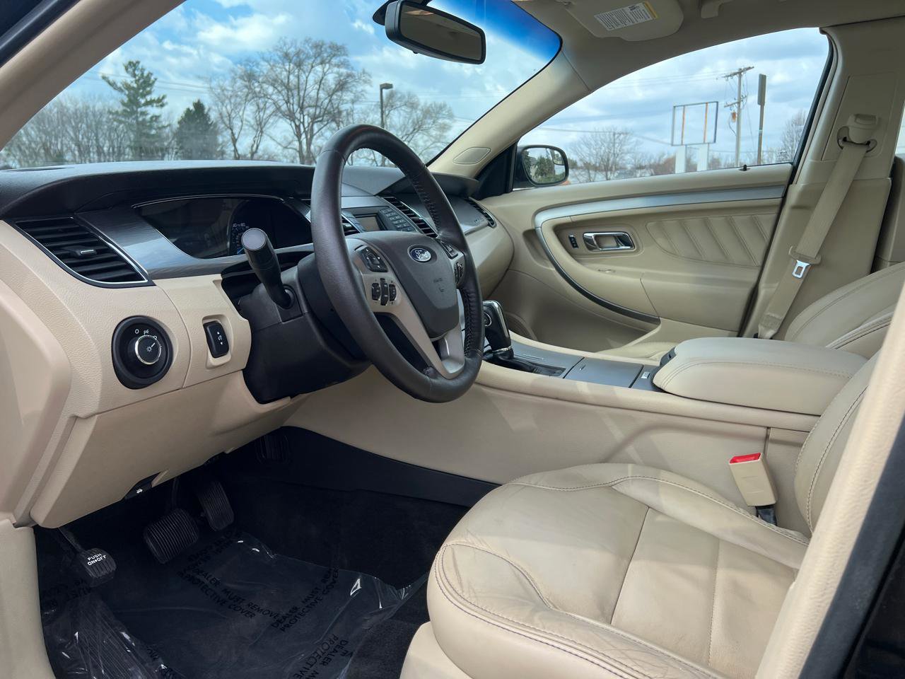 Used 2017 Ford Taurus SEL FWD image 15